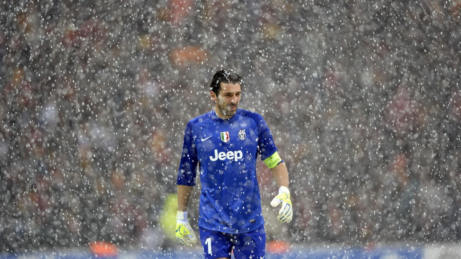 开云官方平台-欧冠决赛之夜，富安健洋关键时刻挺身而出，诠释亚洲力量的崛起